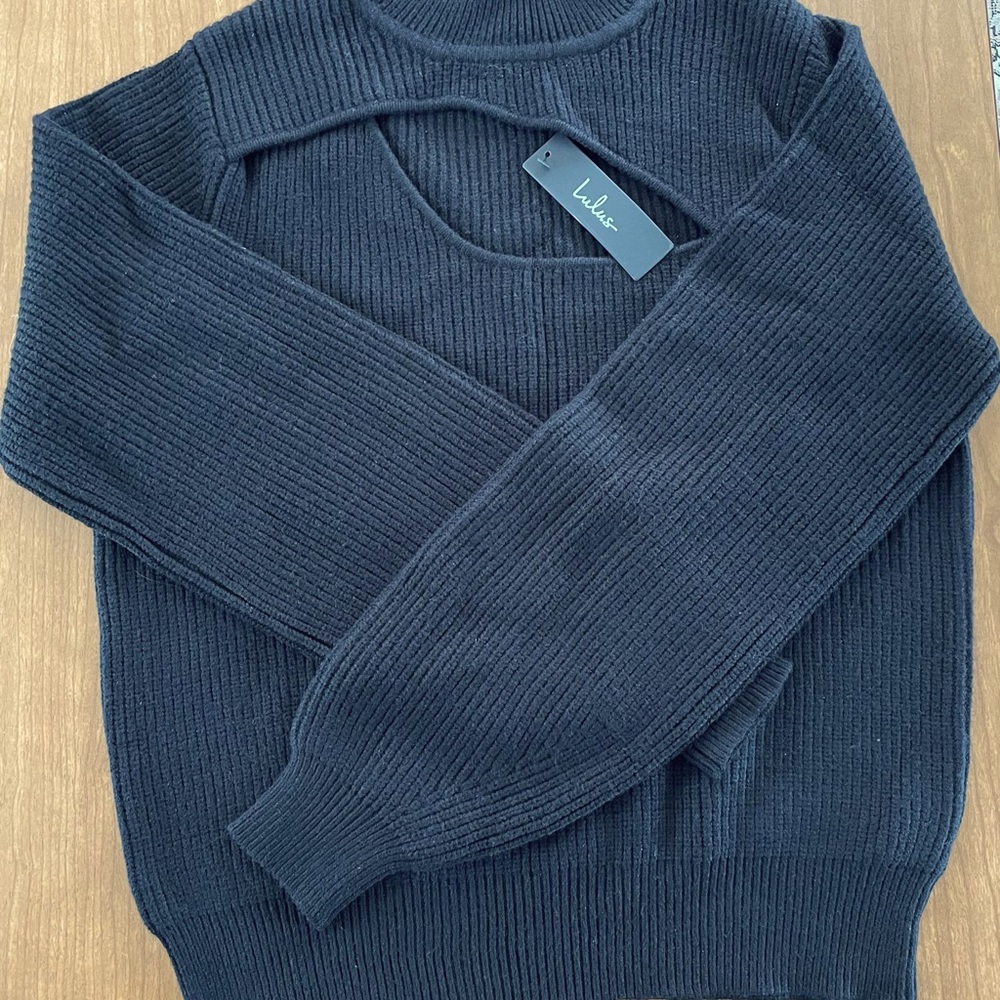 LULU’S Turtleneck with cutout